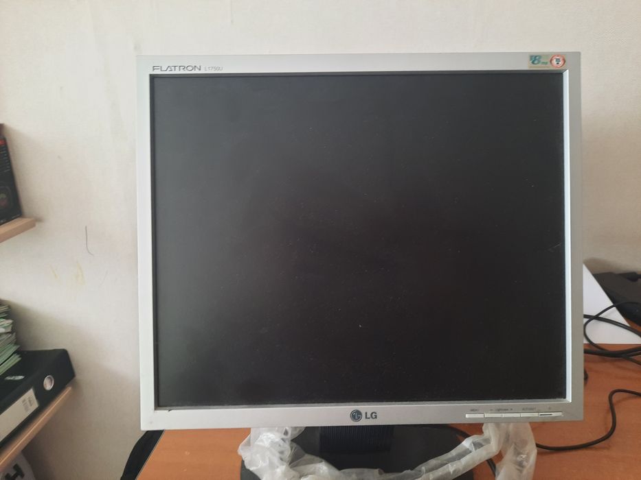 Продаются мониторы