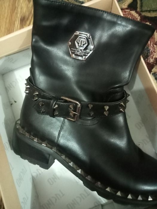 Продам  осенние ботинки