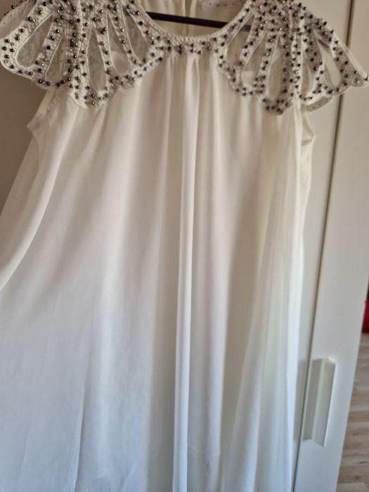 Нежна бяла  рокля