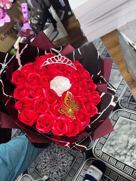 Realizez buchete și aranjamente din trandafiri de săpun