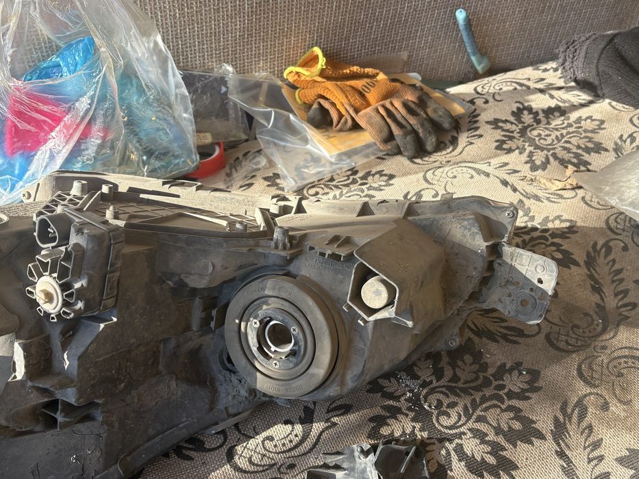 Фары на Subaru Outback.