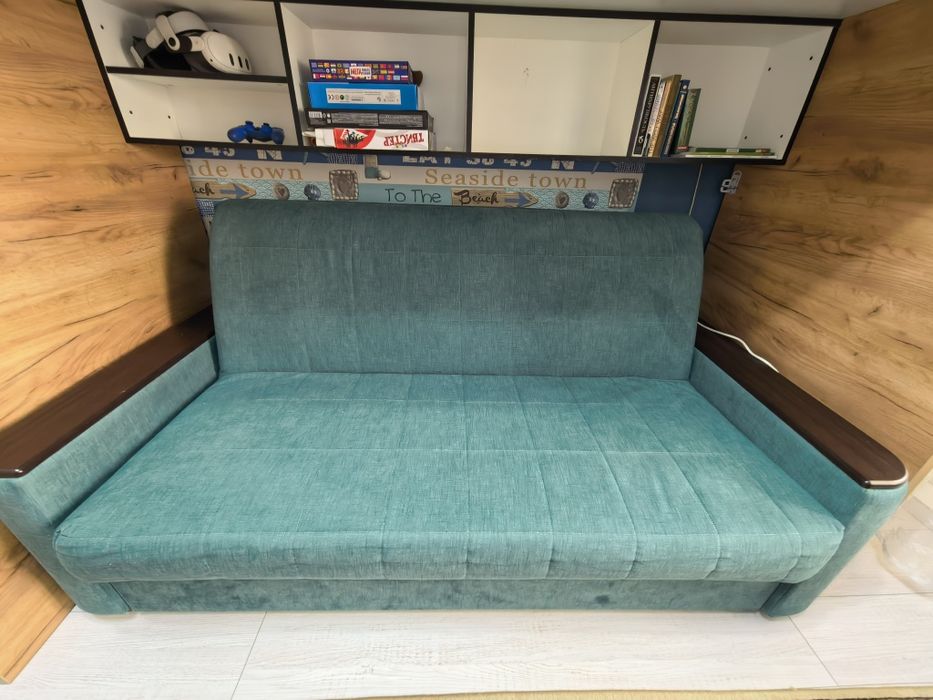 Продам диван двухместный