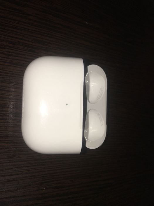 Футляр от Air Pods 3rd generation, б/у, но в отличном состоянии