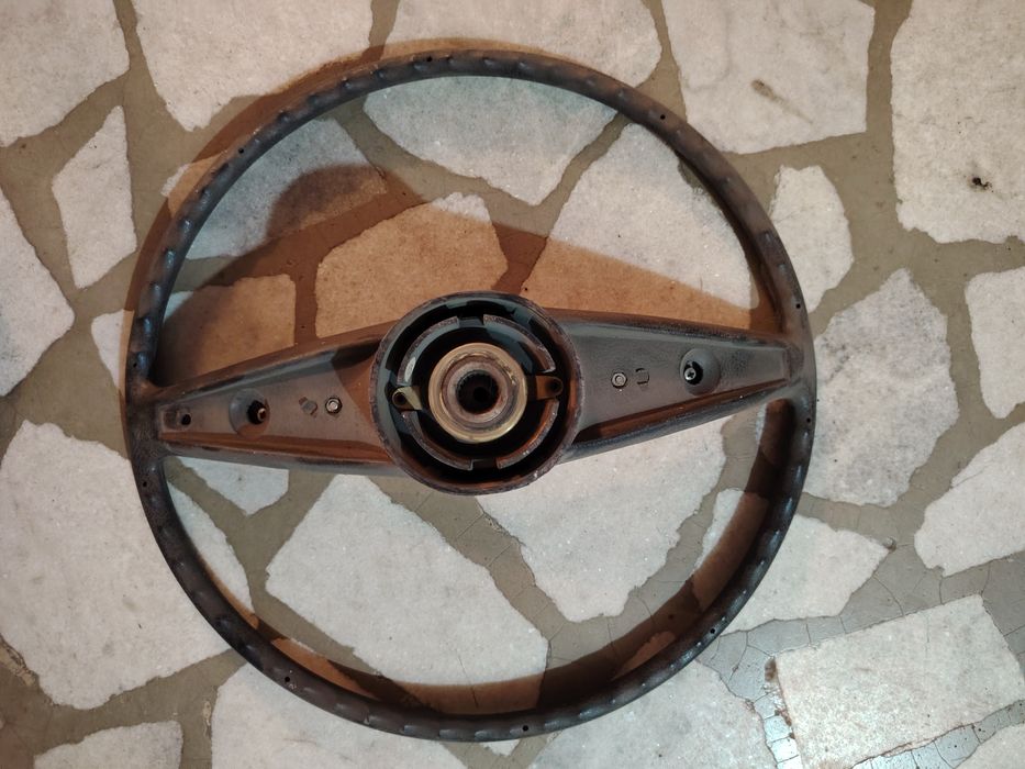 Продам автосиденья на ваз 2106, руль, двери, пластик в багажник106