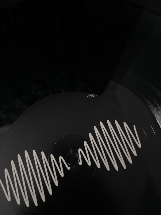 пластинка arctic monkeys СРОЧНО ТОРГ