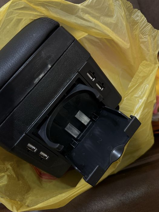 подлокотник в Hyundai Accent