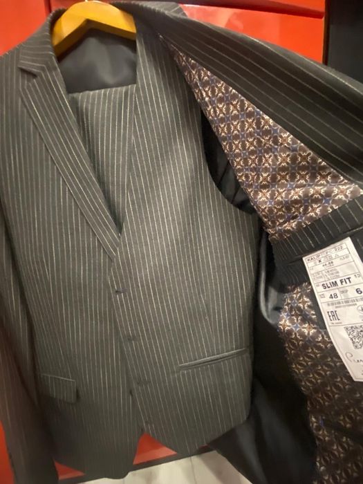 Продам костюмы тройку