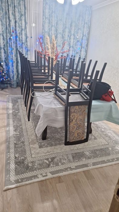 Продается стол и тулья.