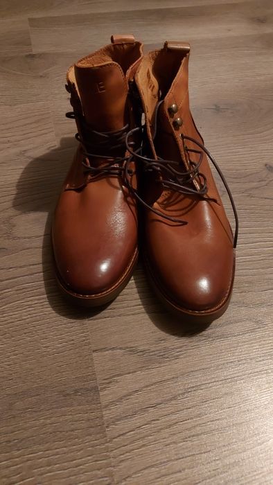 Pantofi stil gheata sole pentru bărbați!