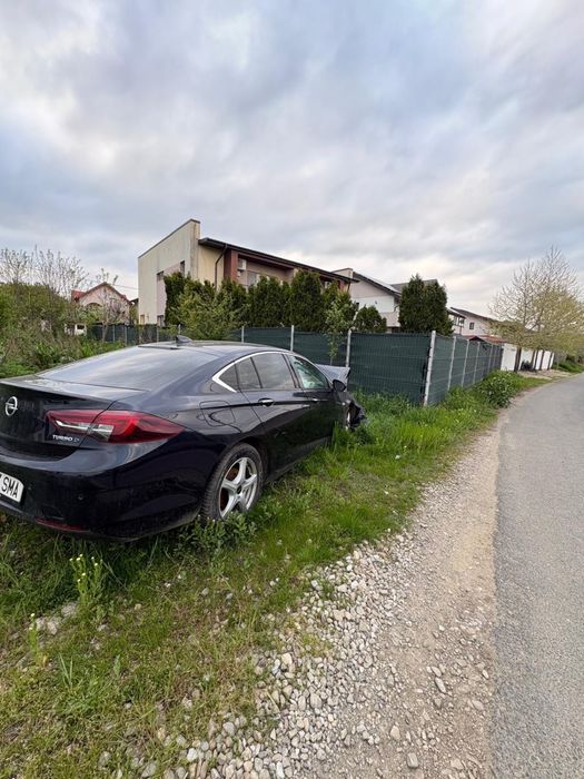 Insignia Grand Sport avariata frontal