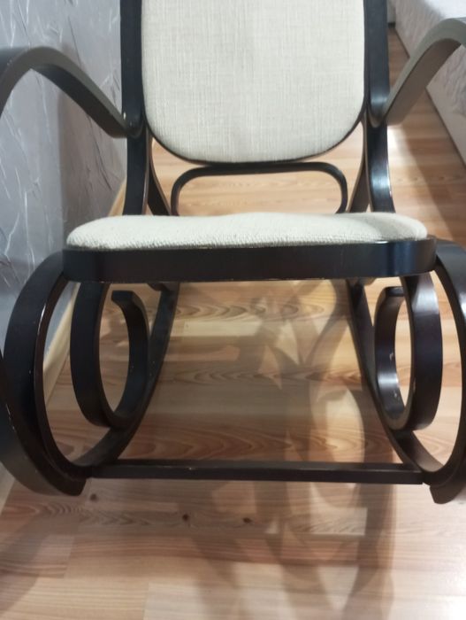 Люлеещ стол дървен