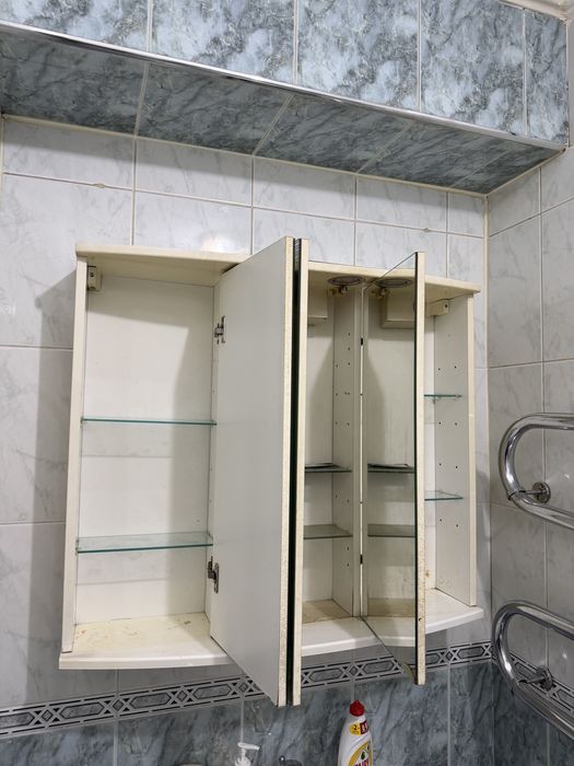 Шкаф в ванную с зеркалом