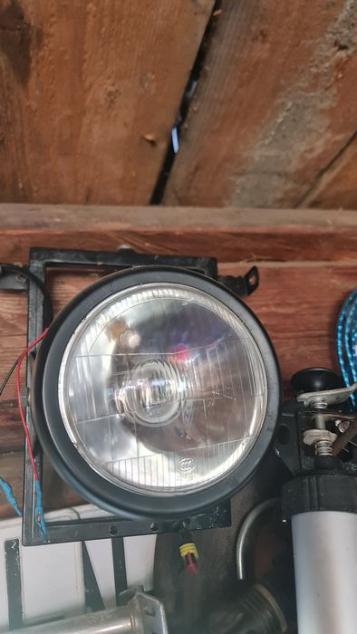 Far motocicleta cu suport