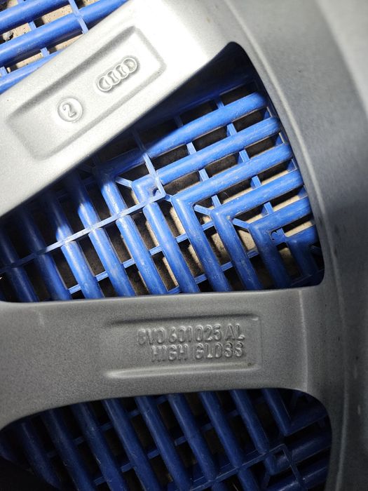 Vând jante r18 Audi 3 Originale