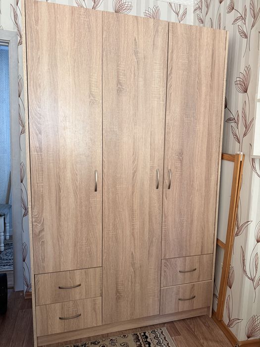 Продам шкаф плательный