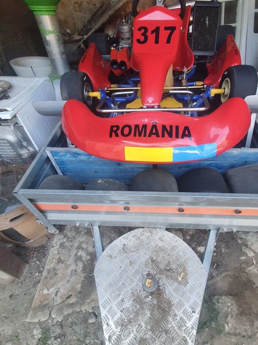 Vând Kart plus remorcă
