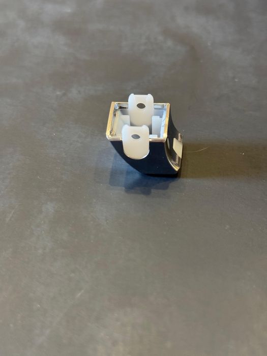 Кнопка стеклоподъмника на Range Rover