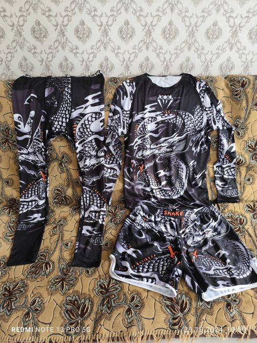 Продам спортивные молодежные рашгарды.