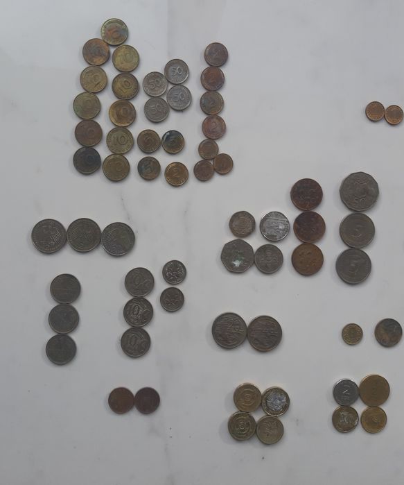 Vând 3 colecții de monede vechi