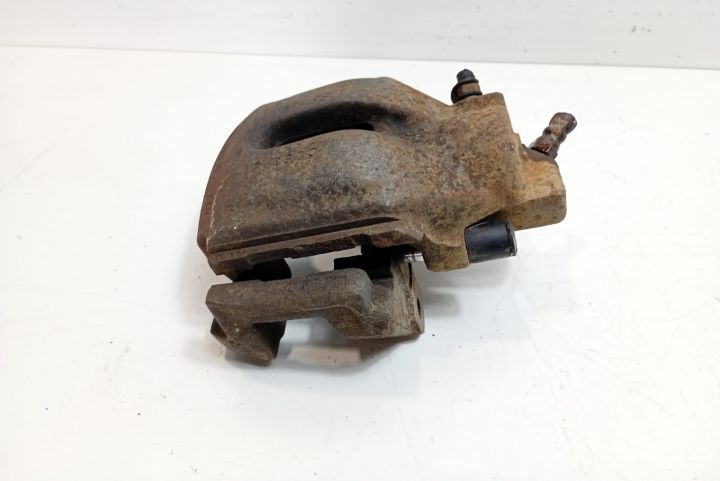 Etrier stanga fata cu suport BMW Seria 3 E46