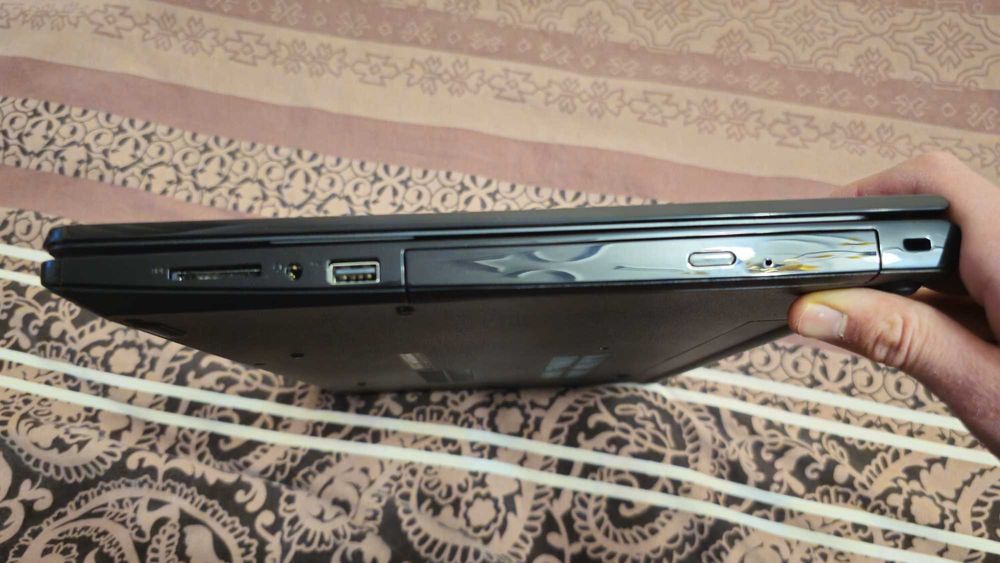 DELL Inspirion 15 3000 като нов