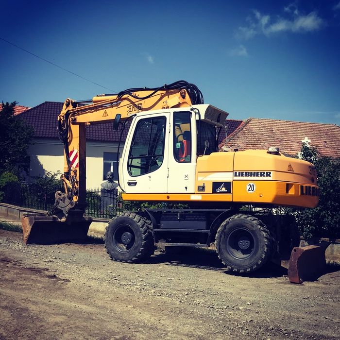 Inchiriez utilaje excavator cilindru compactor  8x4 picon demolari