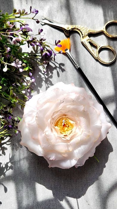 Ароматические свечи-цветы ручной работы