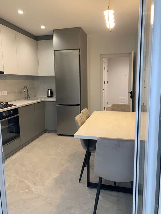 Дава се под наем Двустаен апартамент в Пловдив, Младежки Хълм - 67 кв.м за 418.2 € - Снимка #1