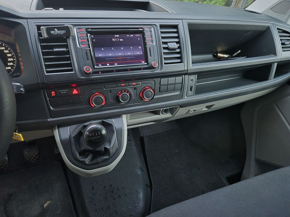 Vând Wv Transporter T6 2,0 Tdi Fab 2016// Km 130500  Reali// 102 CP