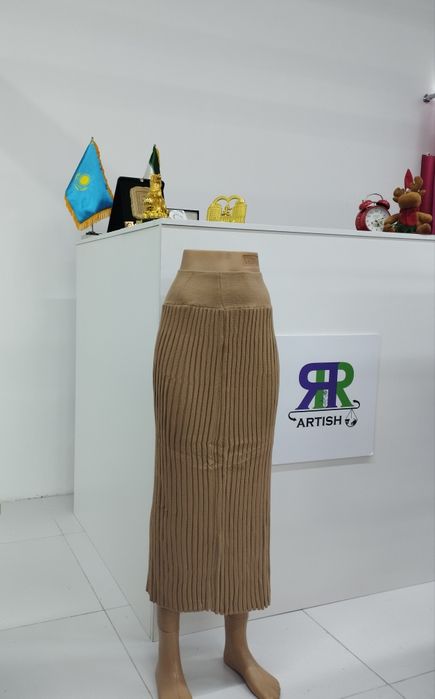 Женские одежды и аксессуары