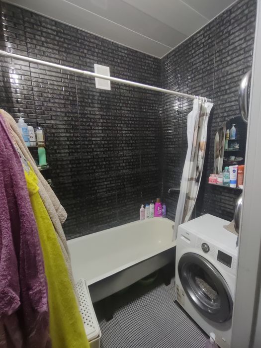 Продаёться четырех комнатная квартира