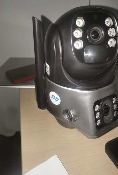 Vând camera supraveghere cu panou solarr