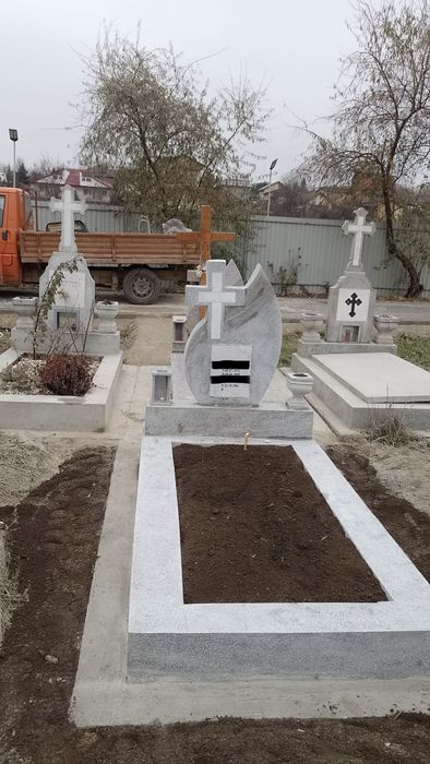 Monumente funerare iași
