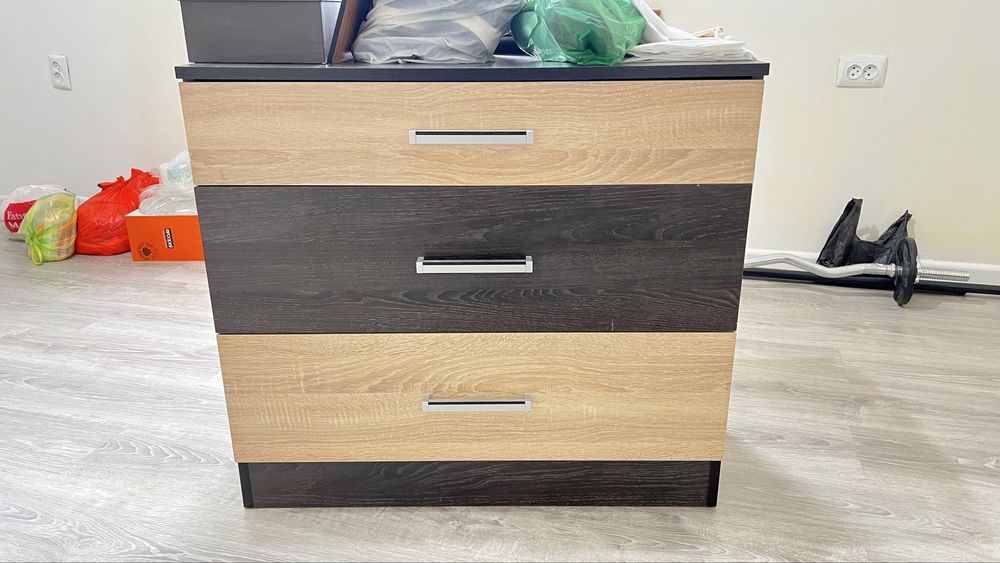 Продам шифонер и прихожку