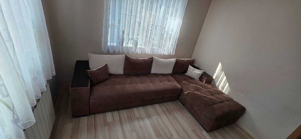 Продавам ъглов диван ползван съвсем малко . В отлично съатояние
