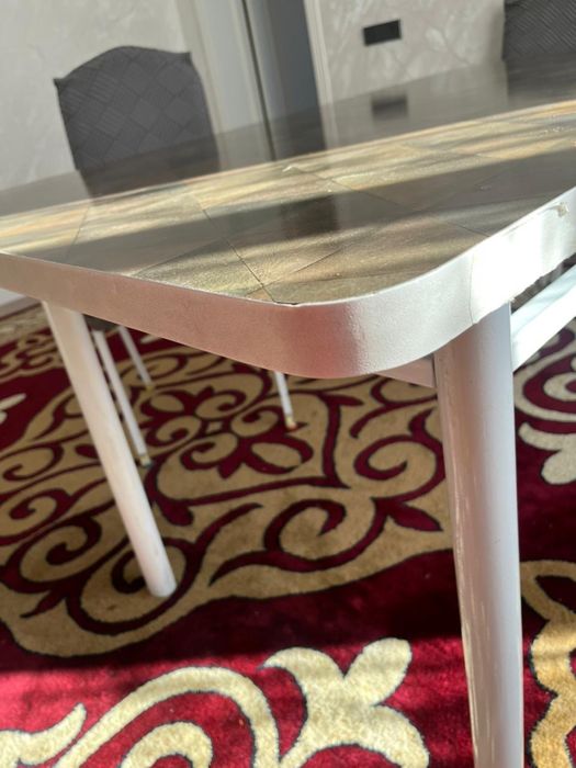 Стол,стулья кухонная