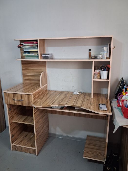 Шифоньер,комп стол,парта сатылады,