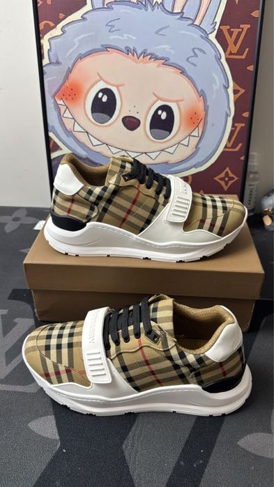 Adidasi burberry