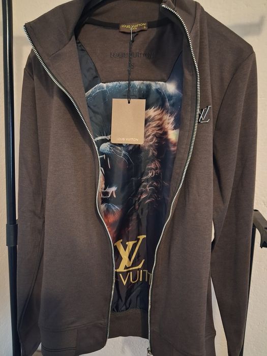 Екип на  LOUIS VUITTON