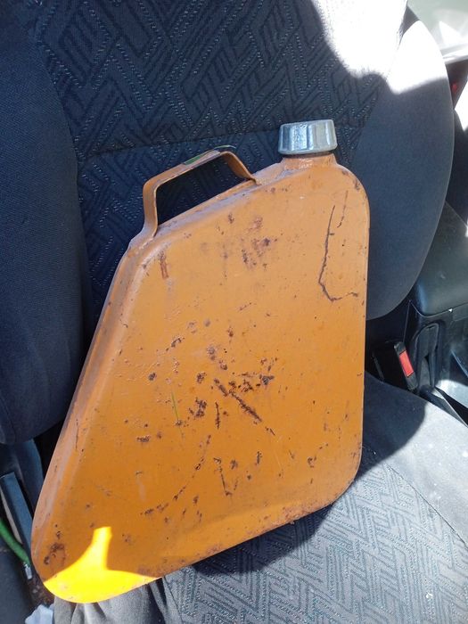 Ретро метална туба за гориво 30 левалева