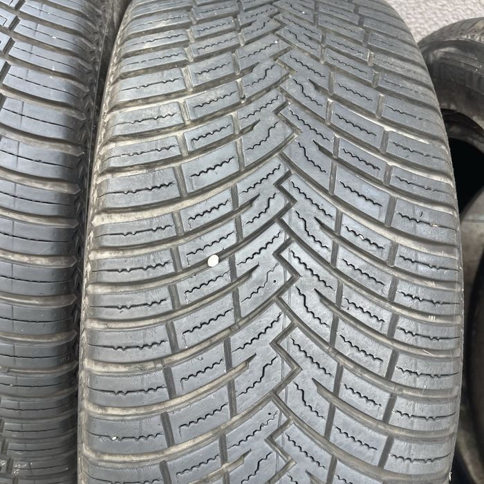 235 55 18 PIRELLI взесезонни дот 24