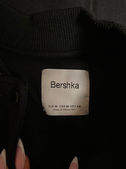 Късо varsity/bomber яке от Bershka