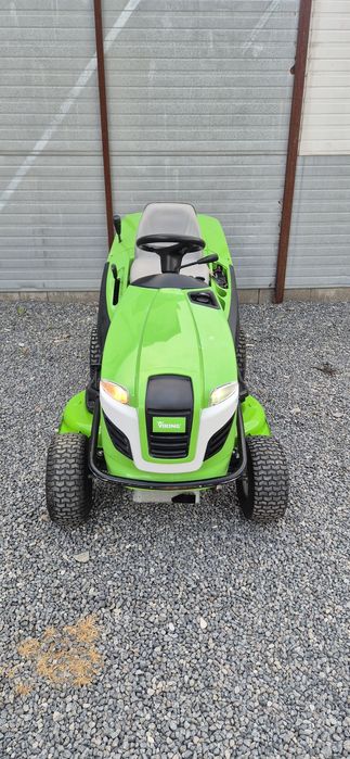 Tractoras tuns iarba&gazon