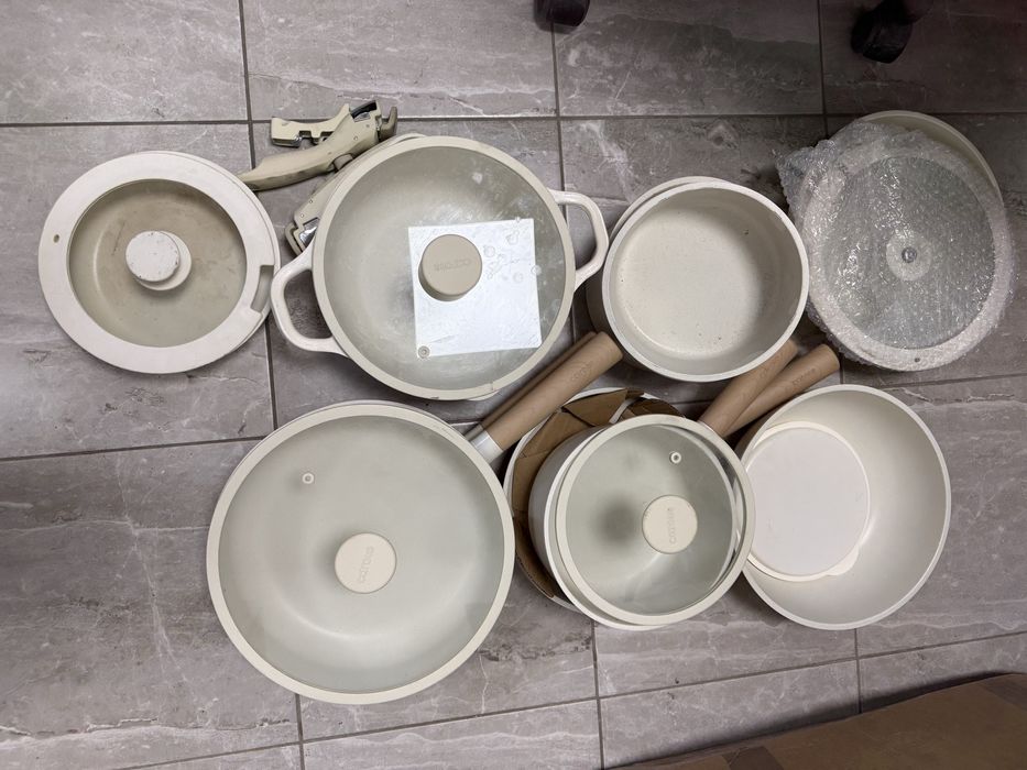 Carote комплек тенджери и тигани с капак нови