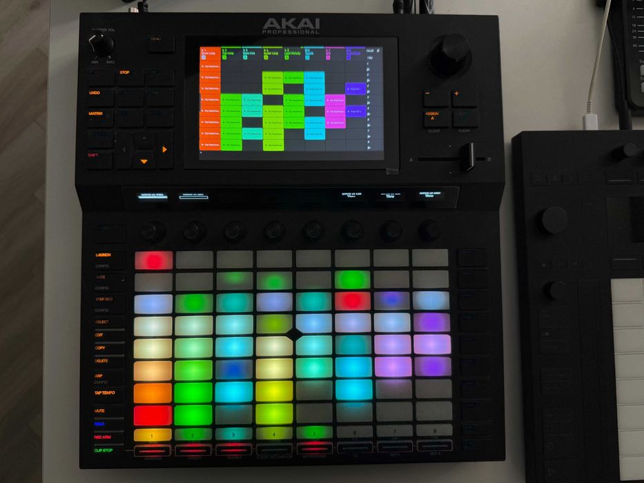 Домашняя студия — синтезатор, грувбокс, MIDI-клавиатуры итд.