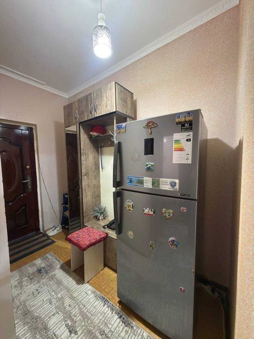 Продается квартира Сергели-5  1/9/9 сзади Торгового центра Golden Life