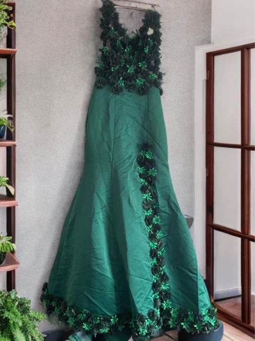 Красива и дълга бална рокря