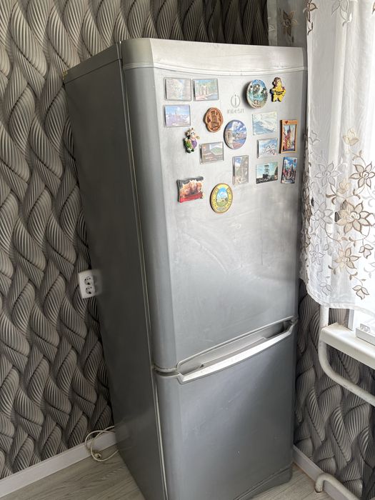 Холодильник Indesit