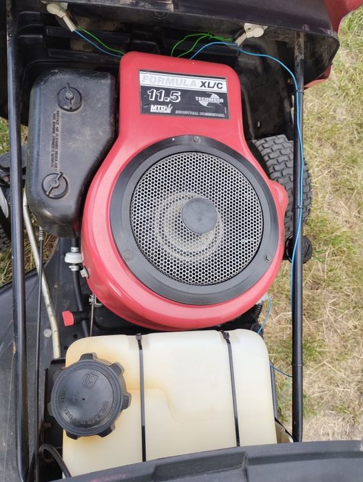Tractoras tuns iarba MTD