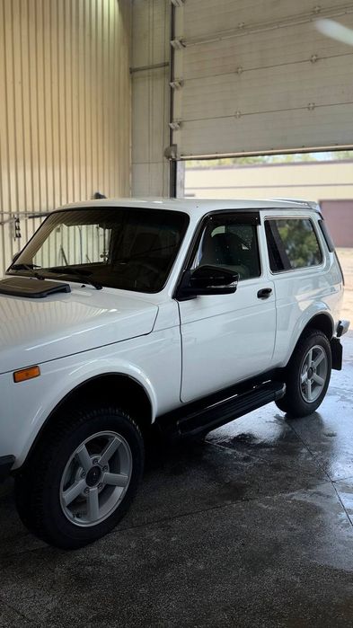 Продам машину Lada Niva Urban.